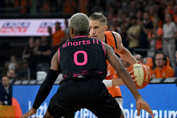 们聚焦于N 们聚焦于N