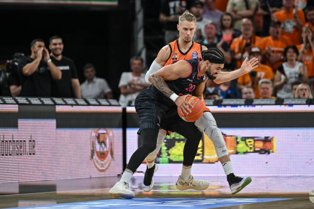 应与球迷反 应与球迷反